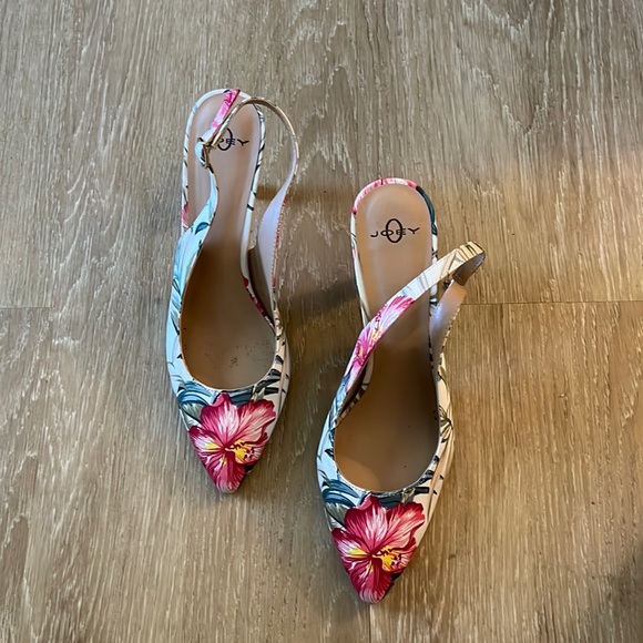 Joey O Vintage Floral Heels - Picture 3 of 4